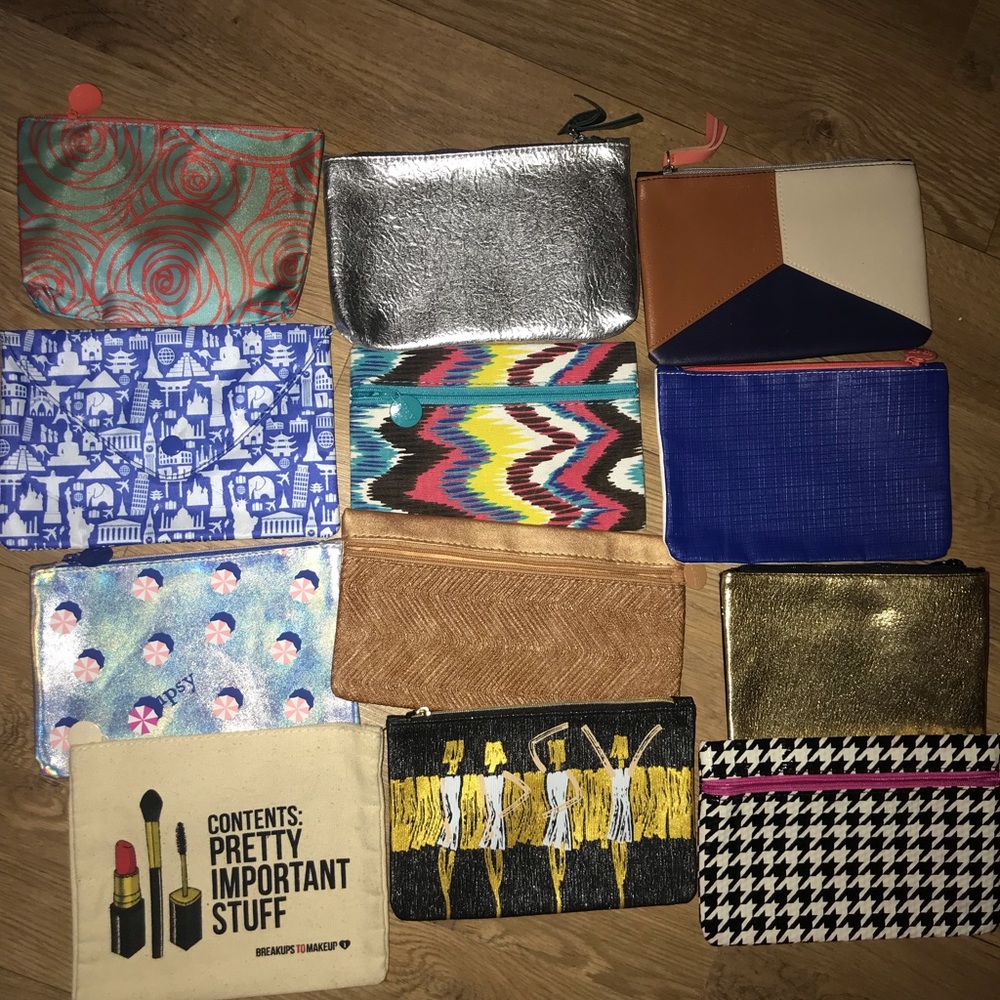 12 Ipsy bags nwot